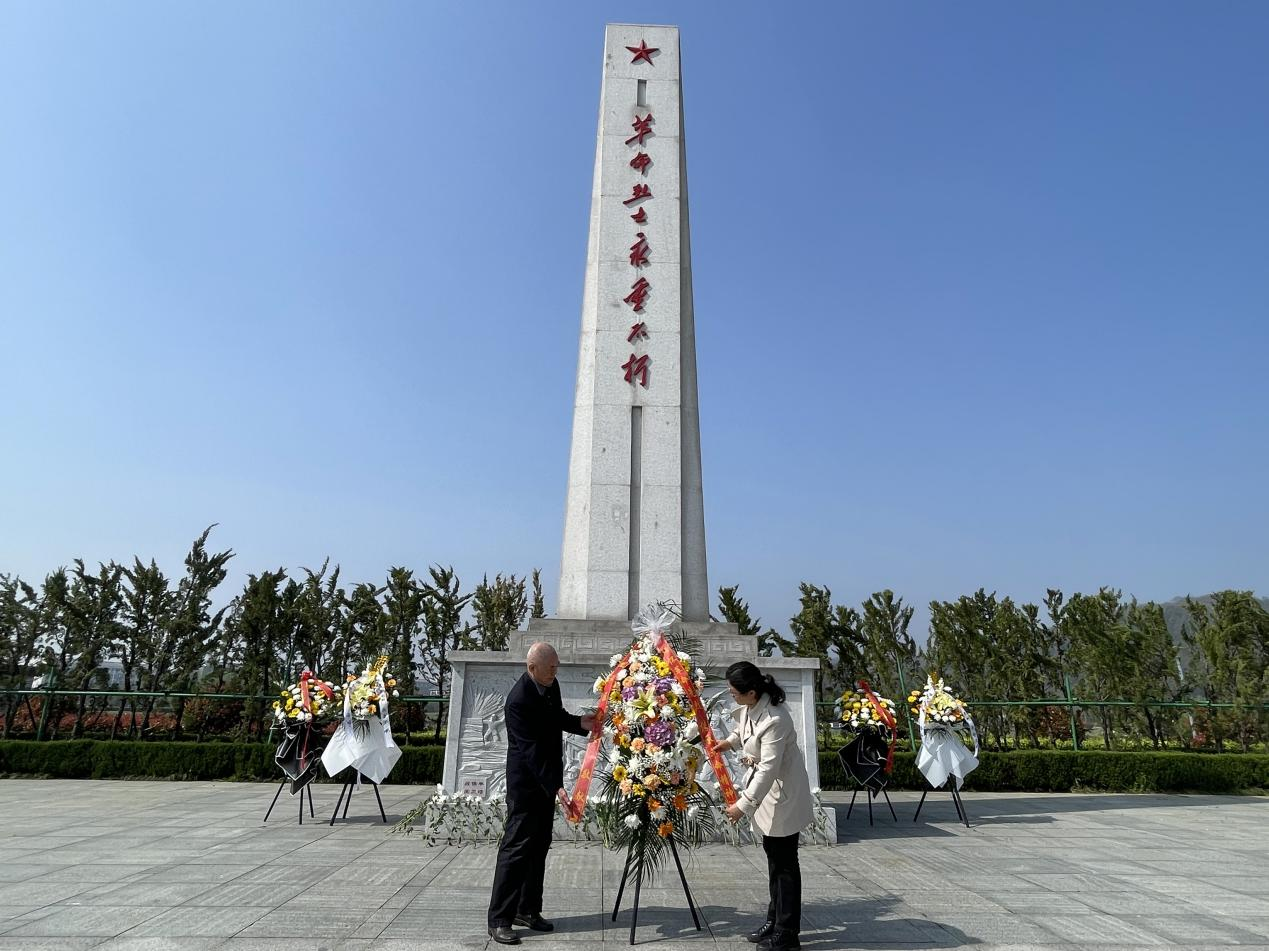 4月1日,凤凰社区新时代文明实践站联合凤凰社区党委组织开展“缅怀革命先烈，传承革命精神——2024年“我们的节日·清明”主题活动2.png