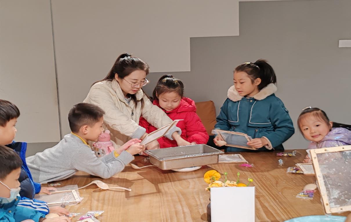 12月3日，龙池社区新时代文明实践站开展“造纸术”文化传承主题活动3.png