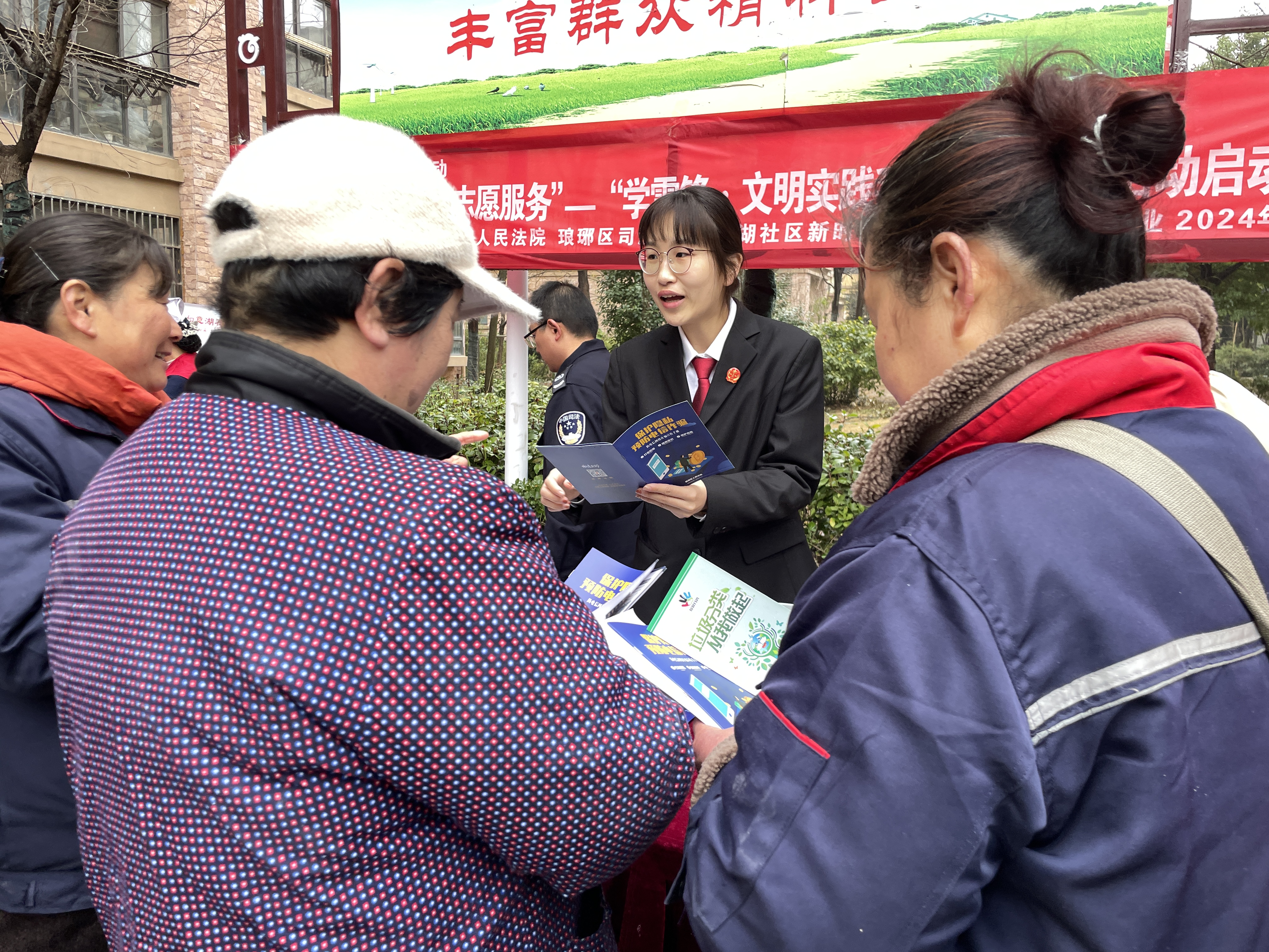 3月5日，如意湖社区新时代文明实践站开展“弘扬雷锋精神 聚力志愿服务”-“学雷锋·文明实践我行动”主题活动2.png