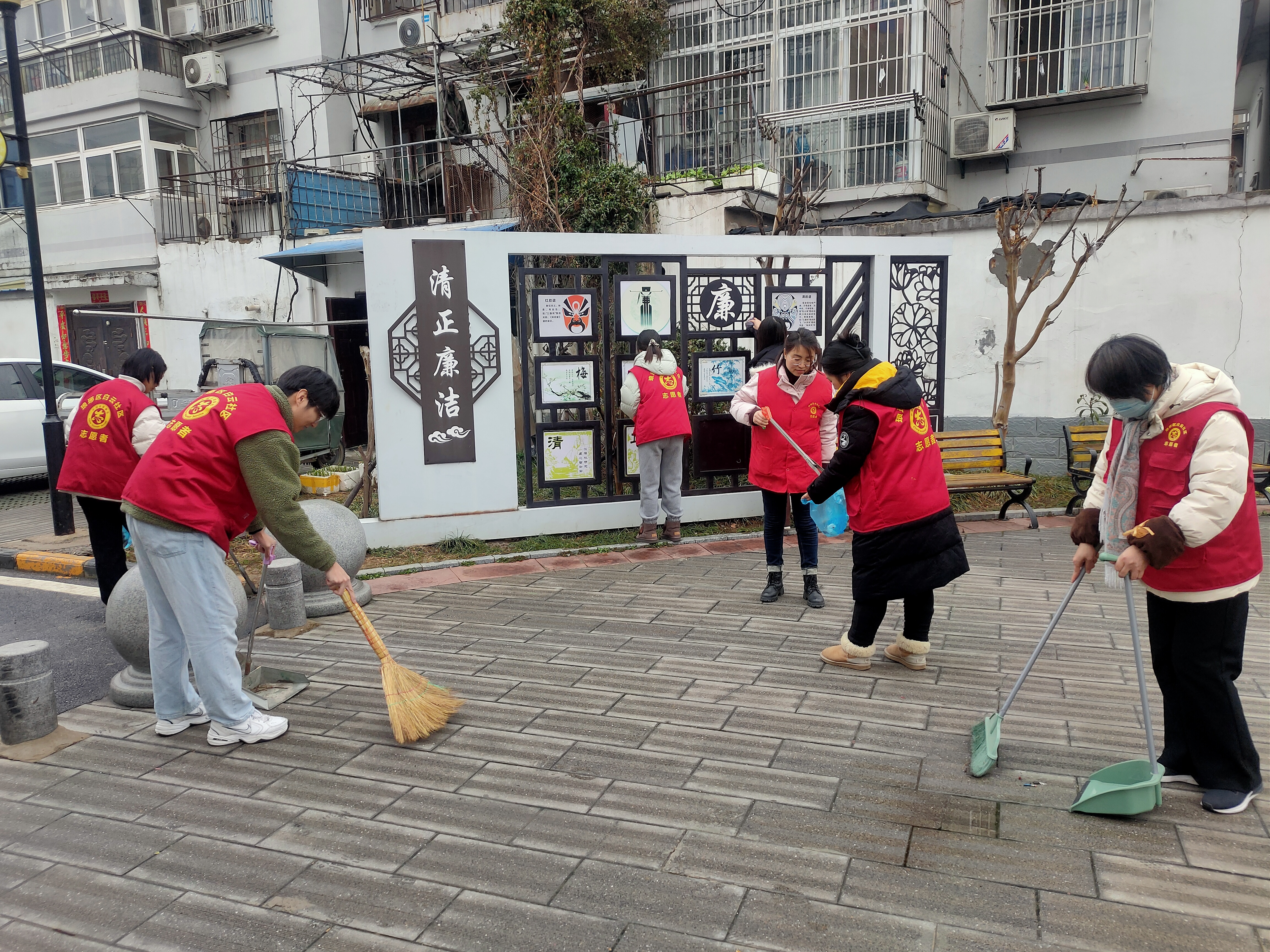 3月5日，白云社区新时代文明实践站开展“爱护环境 从小事做起”卫生清扫志愿服务活动.png