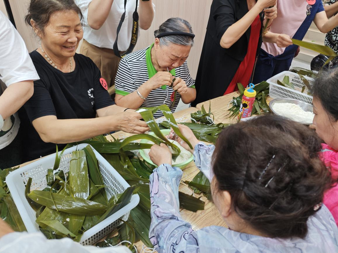 6月4日,来安路社区新时代文明实践站开展“粽香传真情，共叙邻里情”第二届包粽子比赛2.png